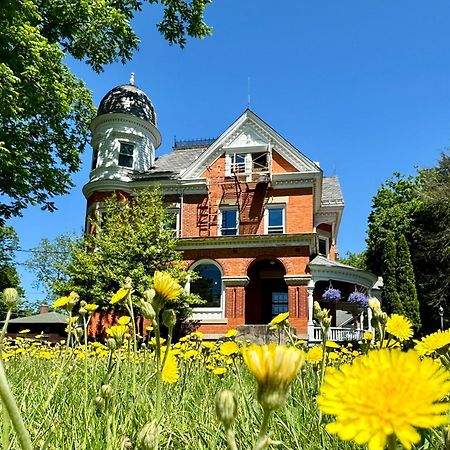 The Edwards Waterhouse Inn Fredonia ภายนอก รูปภาพ