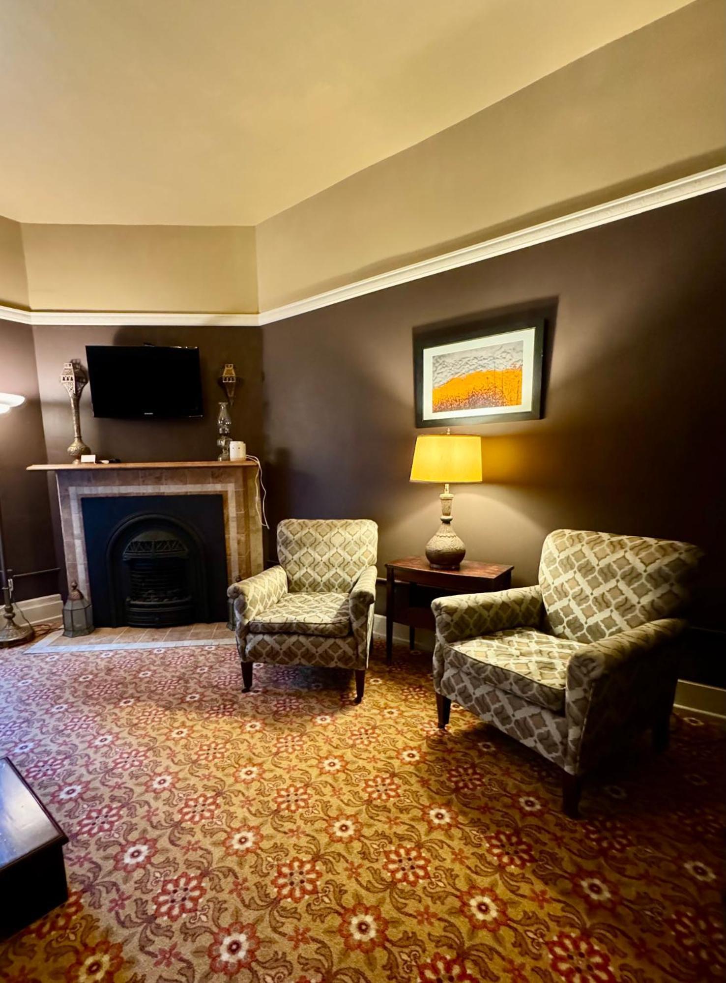 The Edwards Waterhouse Inn Fredonia ภายนอก รูปภาพ