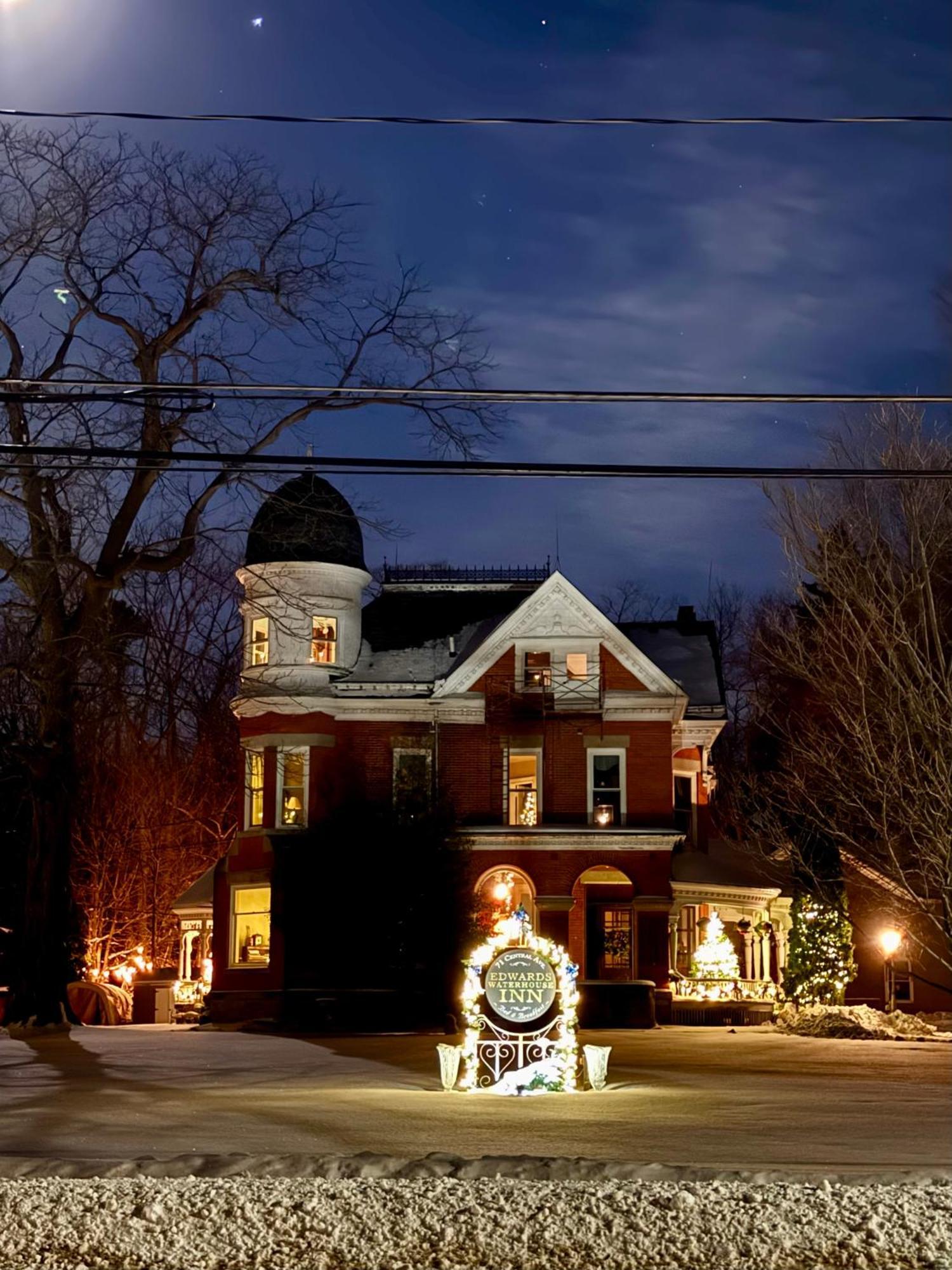 The Edwards Waterhouse Inn Fredonia ภายนอก รูปภาพ